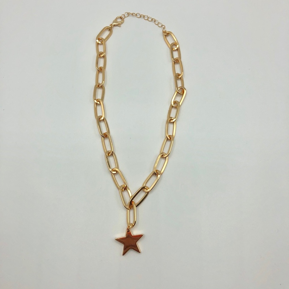 Adjustable star chain necklace! SO cute on.